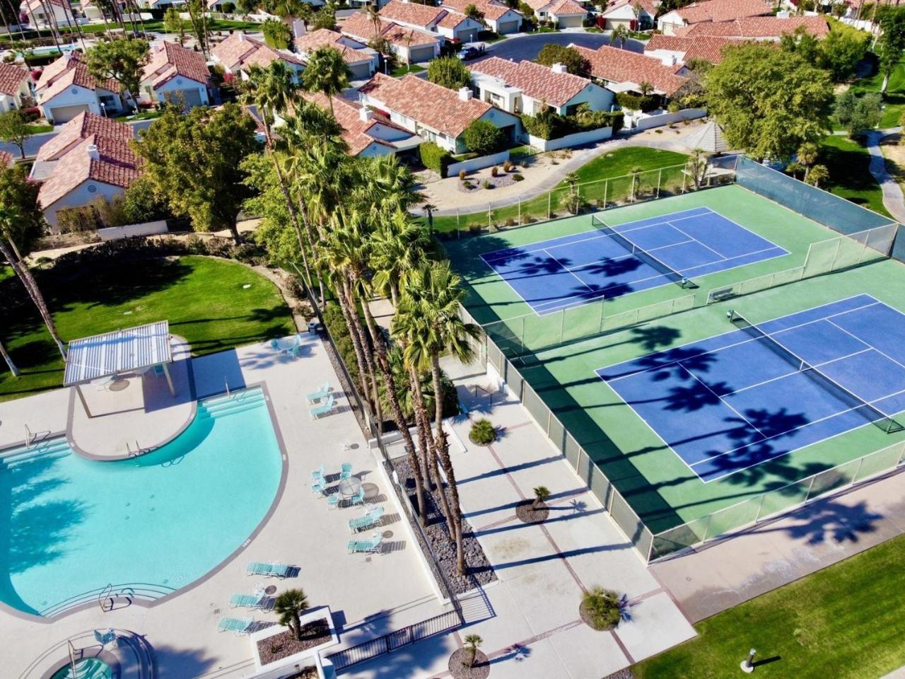 Desert Breezes Resort Palm Desert Buitenkant foto